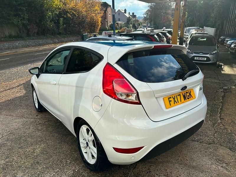 Used Ford Fiesta Zetec 82 HP (60 kW) 2017 White Hatchback