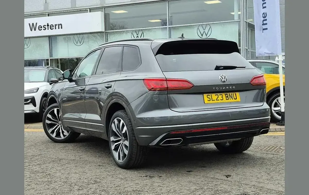 Usado VW Touareg Black Edition 231 HP (169 kW) 2023 Cinzento SUV