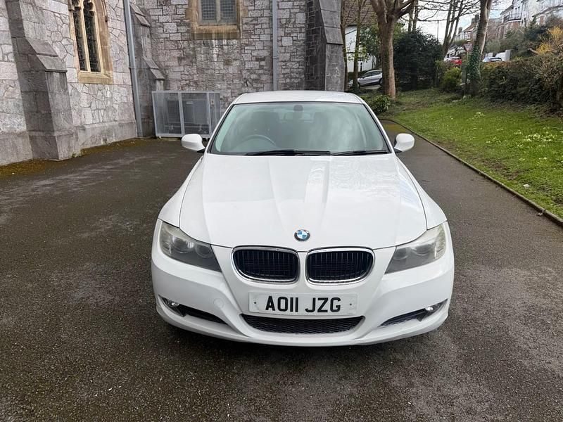 Used BMW 318 2011 White Sedan