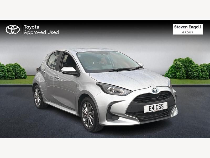 Silver Used 2023 Toyota Yaris Hybrid Hatchback | £19,471 (Fair price) - Image 1/3