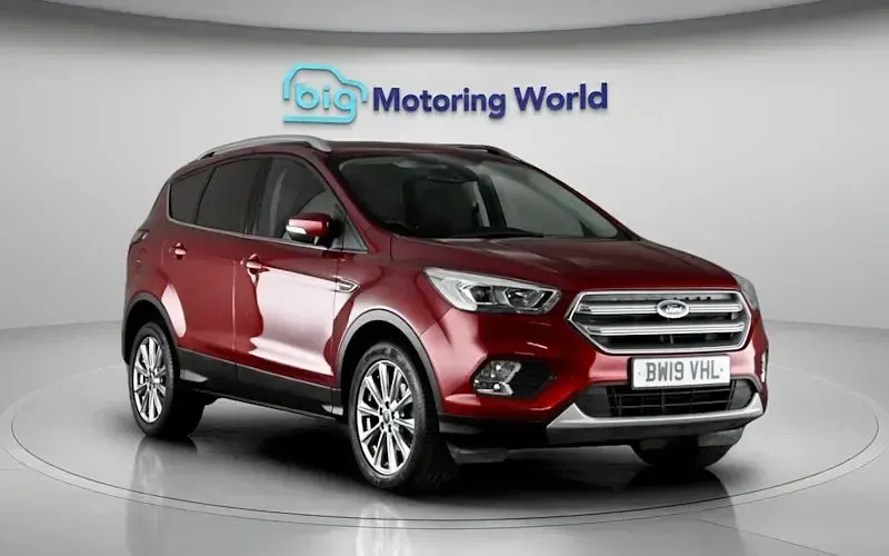 Gebraucht Ford Kuga Titanium 120 PS (88 kW) 2019 Rot SUV