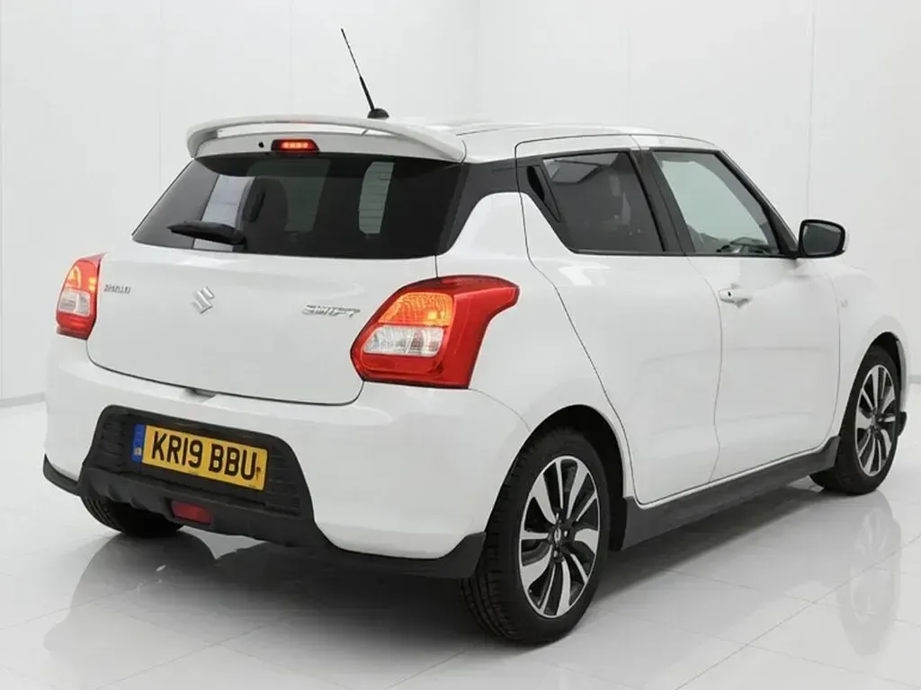 Used Suzuki Swift 90 HP (66 kW) 2019 White Hatchback