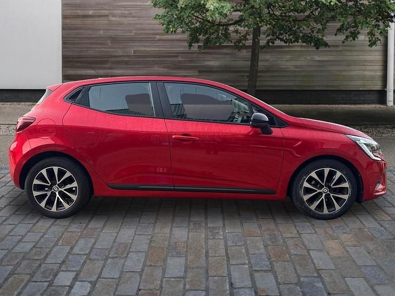 Used Renault Clio V Evolution 90 HP (66 kW) 2023 Red Hatchback