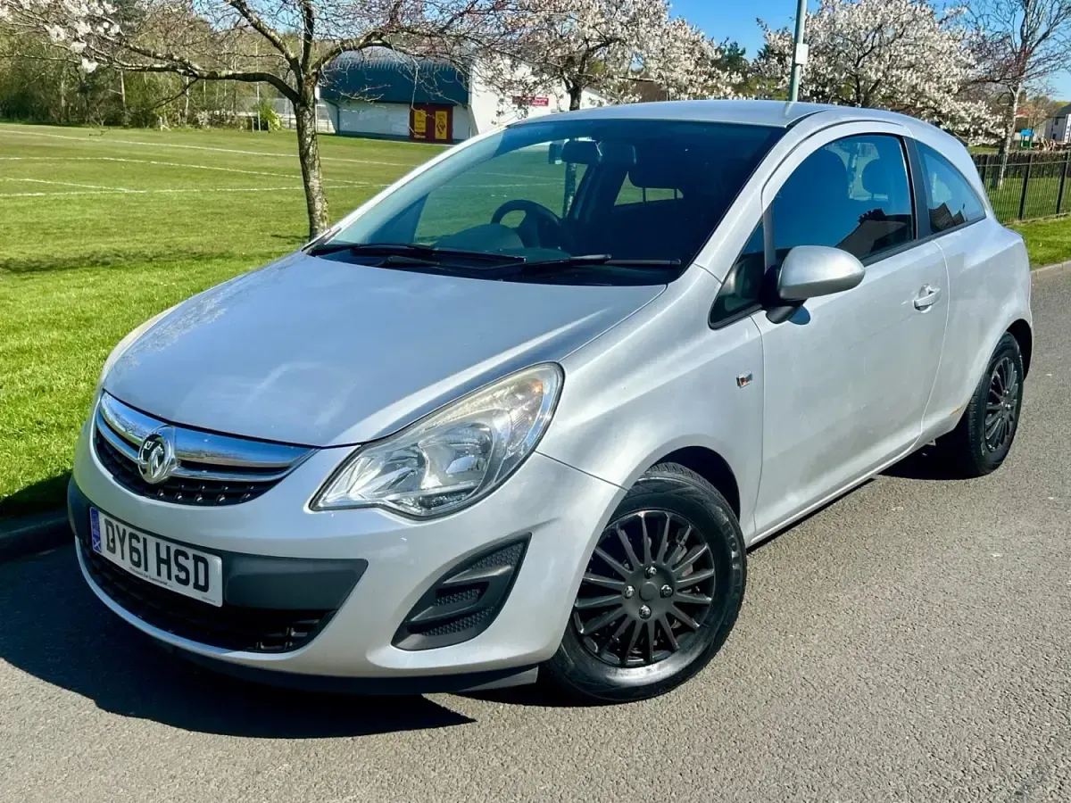 Używany Vauxhall Corsa 2011 Srebrny Hatchback