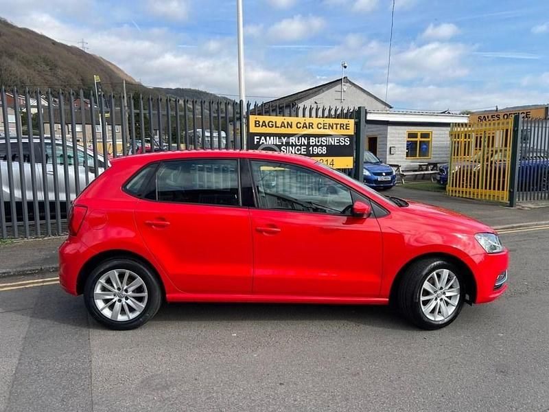 Used VW Polo SE 60 HP (44 kW) 2015 Red Hatchback