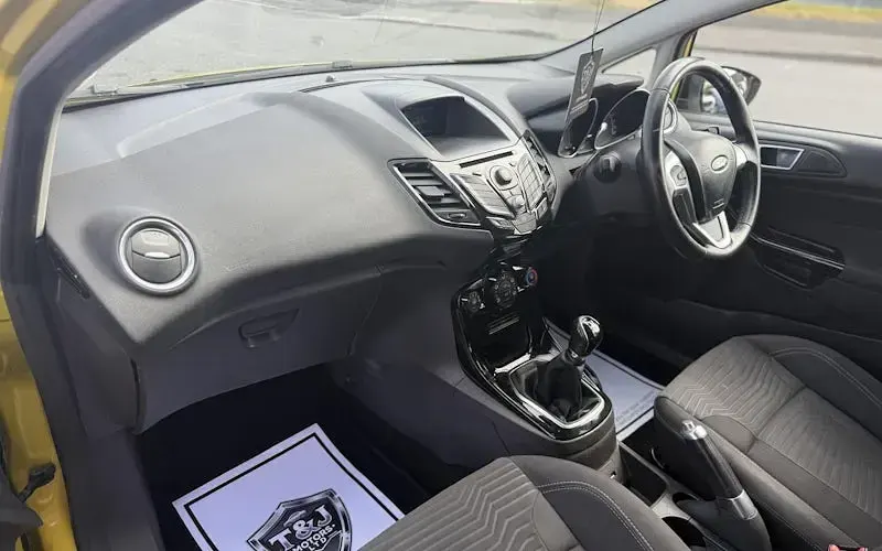 Used Ford Fiesta Zetec 82 HP (60 kW) 2013 Yellow Hatchback