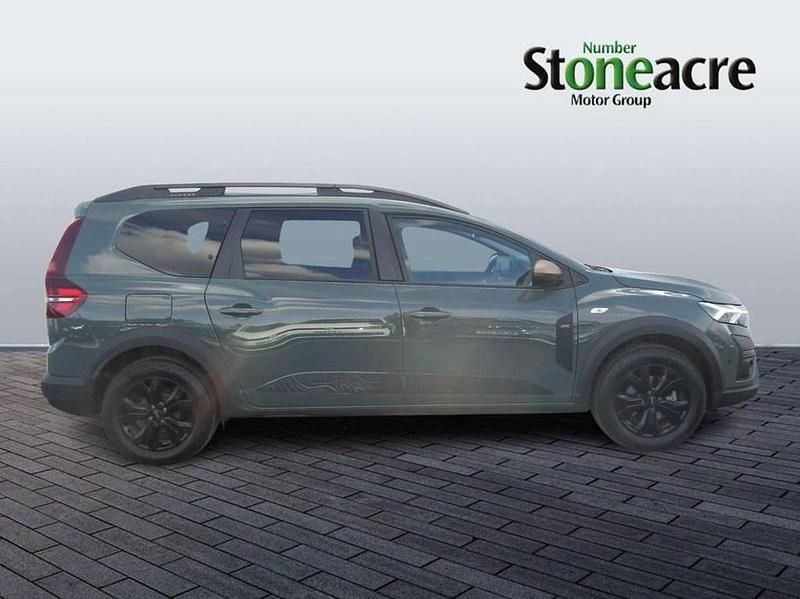 Used Dacia Jogger Extreme 140 HP (102 kW) 2025 Green MPV