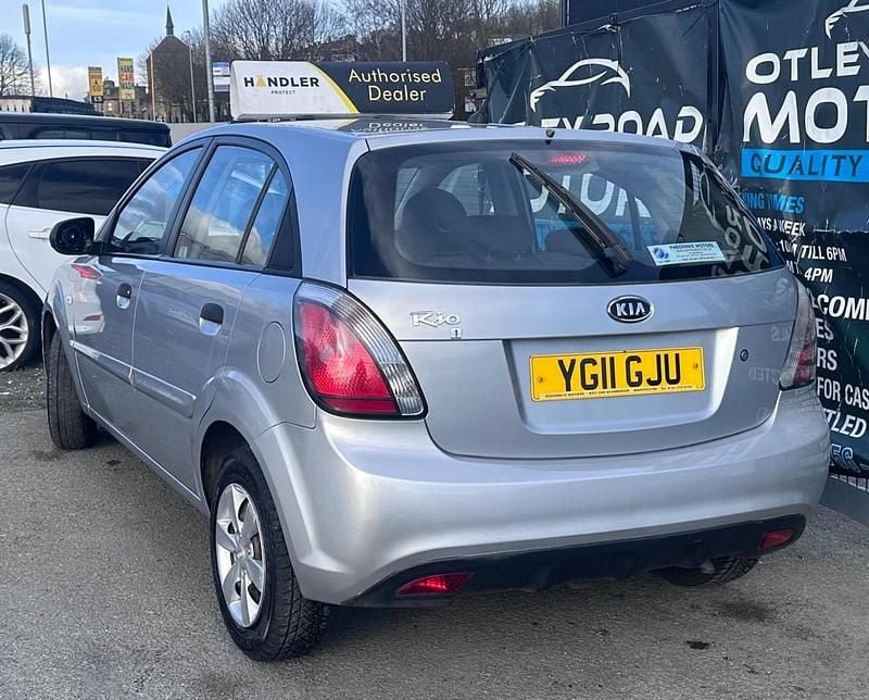 Used Kia Rio 2011 Silver Hatchback