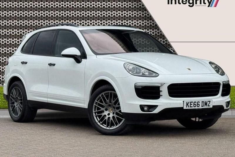 White Used 2017 Porsche Cayenne Platinum Edition SUV | £20,995 (Fair price) - Image 1/1
