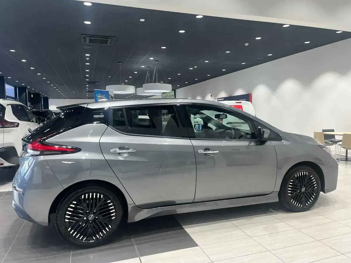 Used Nissan Leaf N-Connecta 110 kW (150 HP) 2023 Grey Hatchback