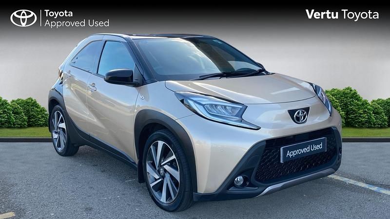 Used Toyota Aygo X 72 HP (52 kW) 2022 Beige SUV