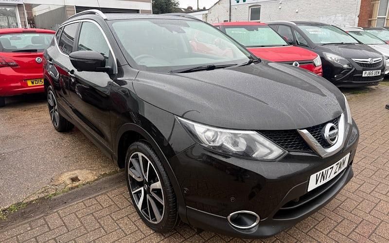 Used Nissan Qashqai Tekna 131 HP (96 kW) 2017 Black SUV
