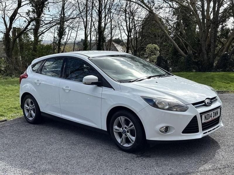 Used Ford Focus Zetec 115 HP (84 kW) 2014 White Hatchback