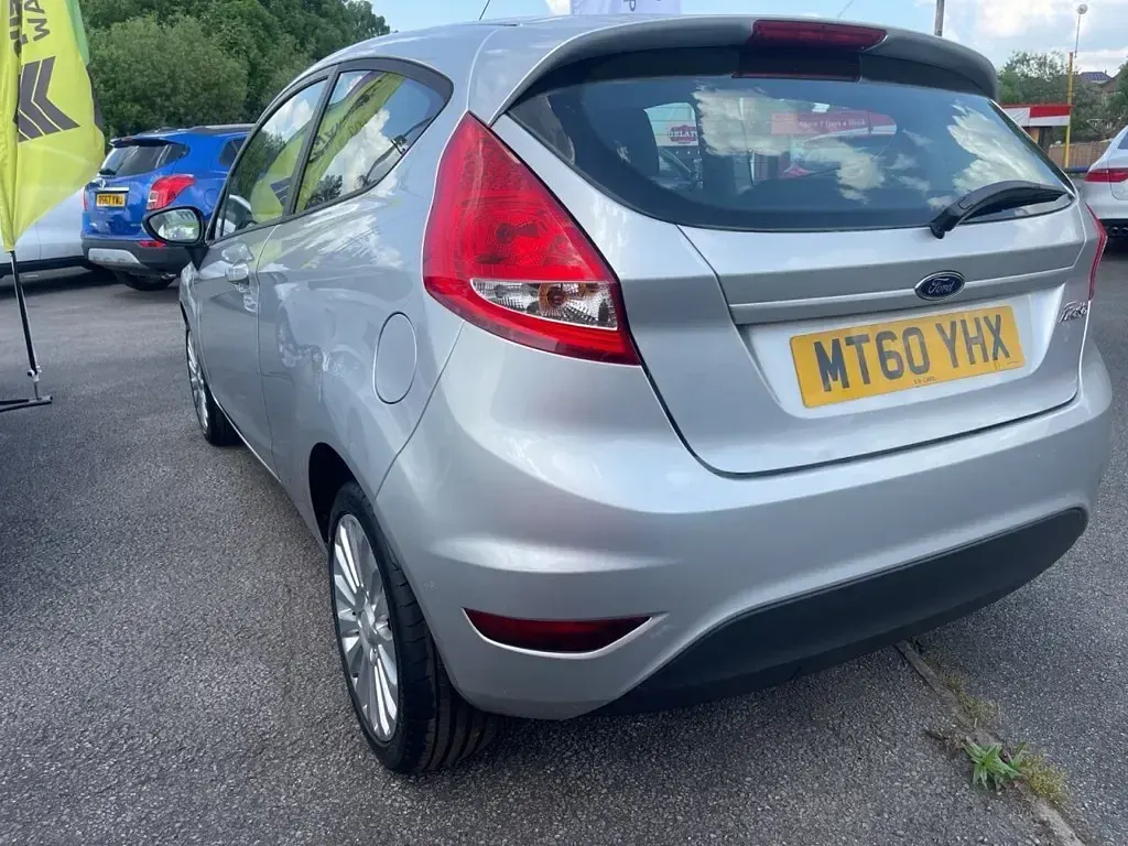 Used Ford Fiesta 82 HP (60 kW) 2010 Silver Hatchback