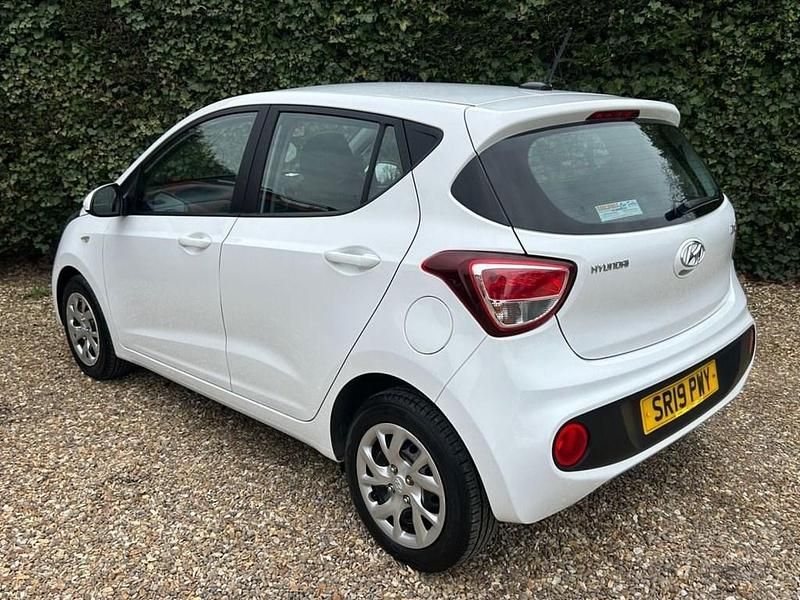 Used Hyundai i10 SE 67 HP (49 kW) 2019 White Hatchback