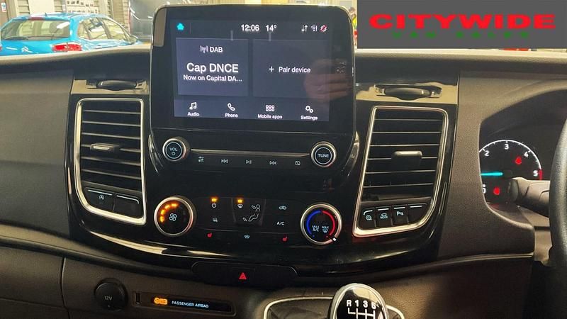 Used Ford Transit Custom Limited 130 HP (95 kW) 2022 White Van