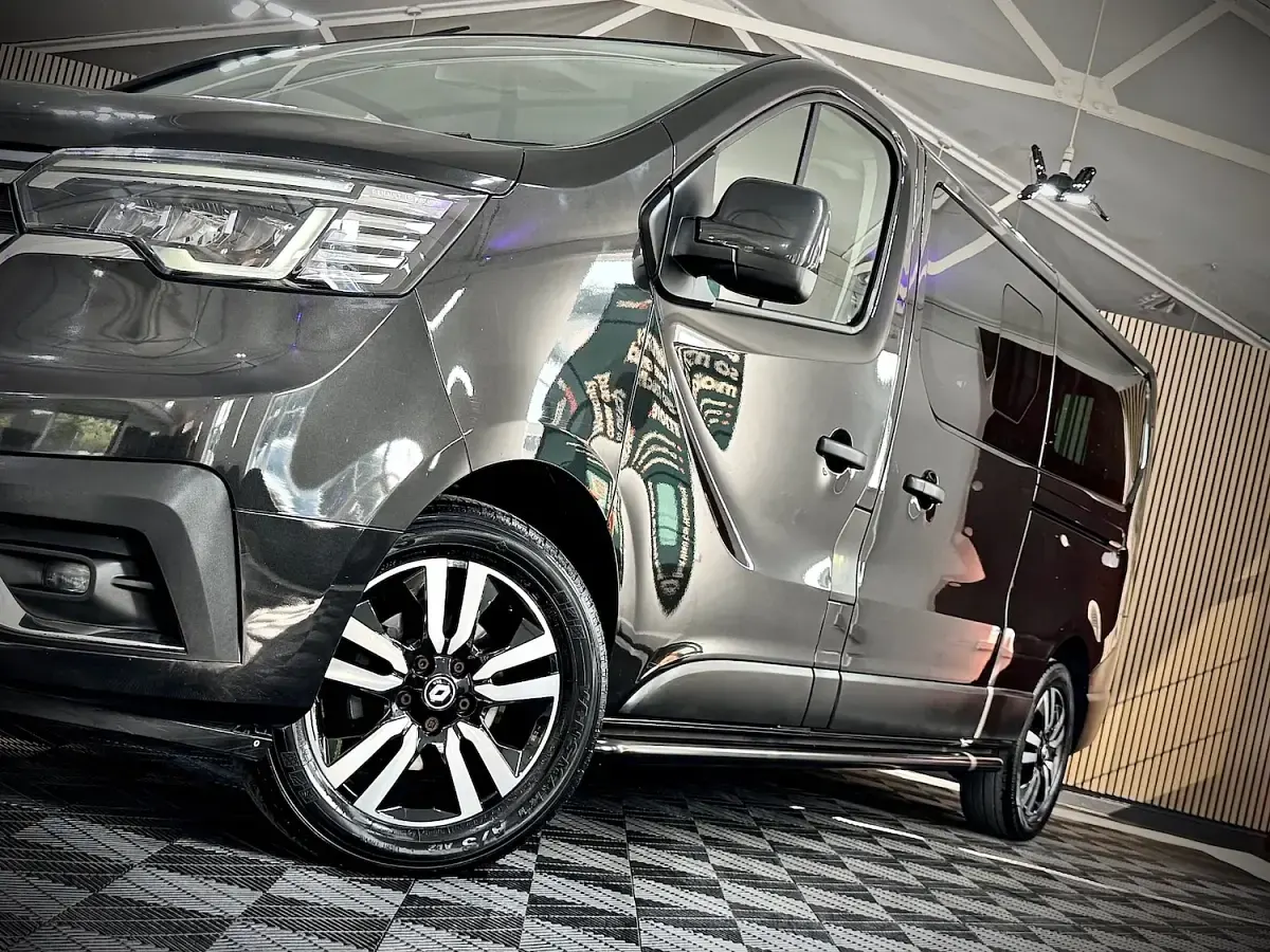 Used Renault Trafic 145 HP (106 kW) 2024 Black MPV
