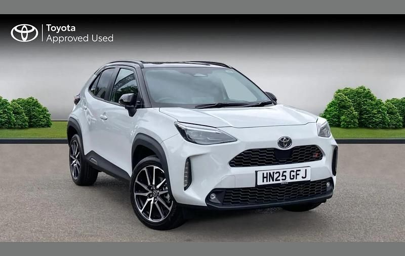 Grey Used 2025 Toyota Yaris Cross Sport SUV | £28,505 - Image 1/4