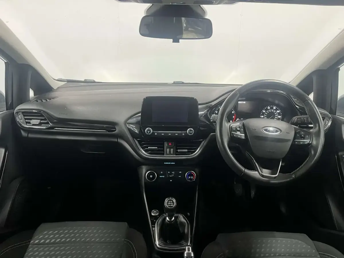 Second-hand Ford Fiesta Zetec 100 CP (73 kW) 2018 Negru Hatchback
