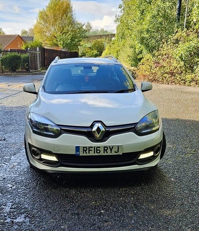 Used Renault Mégane GrandTour Dynamique 110 HP (80 kW) 2016 White Estate