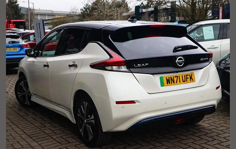 Used Nissan Leaf Tekna 160 kW (218 HP) 2021 White Hatchback