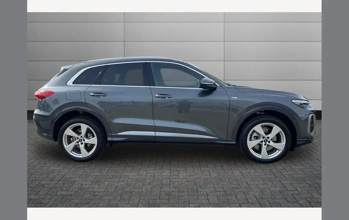 Used Audi Q5 S-Line 200 HP (147 kW) 2026 Grey SUV