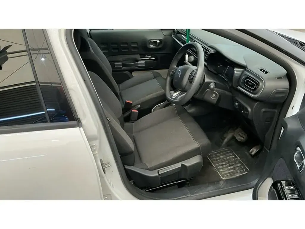 Used Citroën C3 PureTech 110 HP (80 kW) 2024 Polar white Hatchback