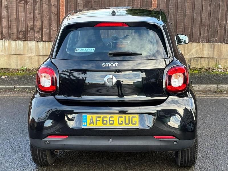 Used Smart ForFour Premium 71 HP (52 kW) 2016 Black Hatchback