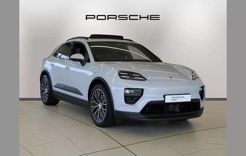 Grey Used 2024 Porsche Macan SUV | £69,990 (Super price) - Image 1/4