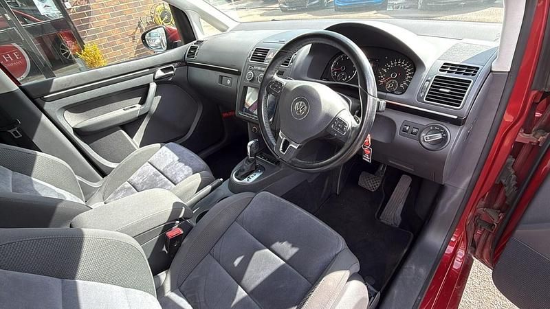 Used VW Touran SE 140 HP (102 kW) 2026 Red MPV