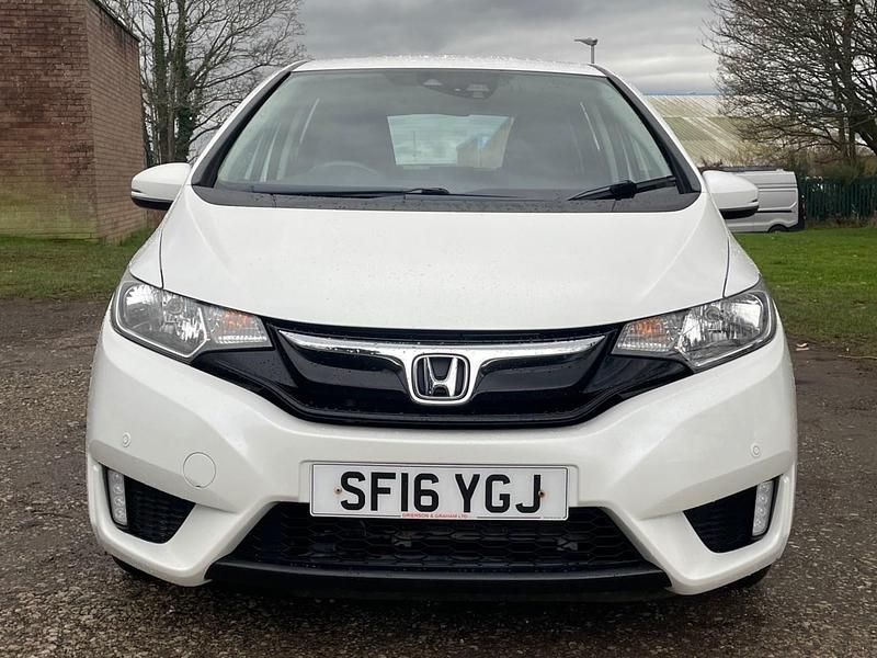 Used Honda Jazz SE 102 HP (75 kW) 2016 White Hatchback