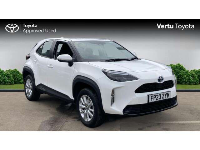 White Used 2023 Toyota Yaris Cross SUV | £18,554 (Good price) - Image 1/4