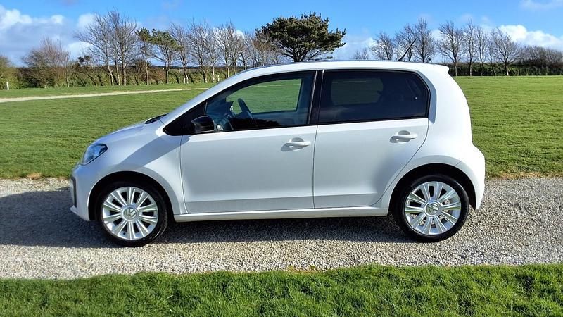 Used VW up! move up! 60 HP (44 kW) 2018 White Hatchback
