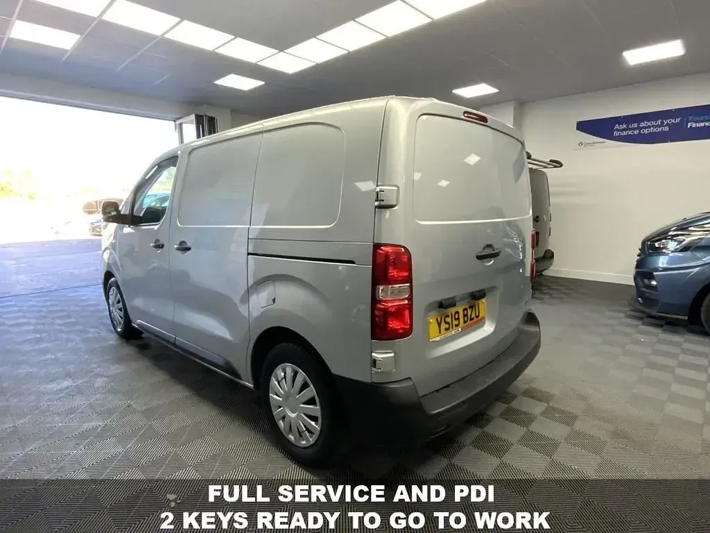 Usado Toyota Proace Active 2019 Plateado Monovolumen