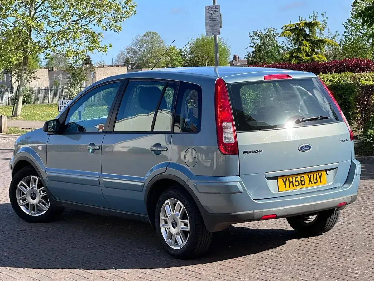 Used Ford Fusion Zetec 101 HP (74 kW) 2008 Silver Hatchback