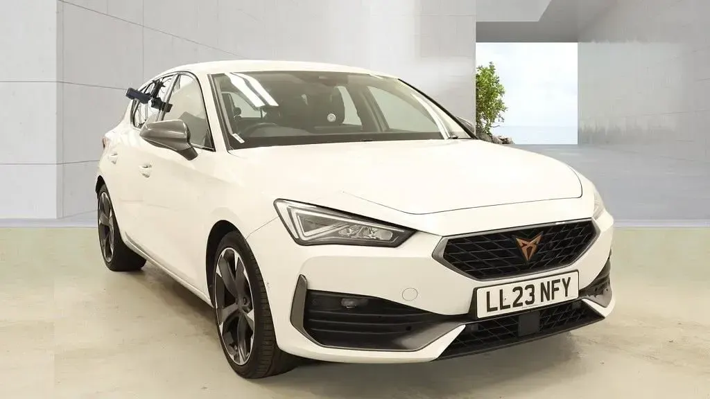 Used Cupra Leon 150 HP (110 kW) 2023 White Hatchback