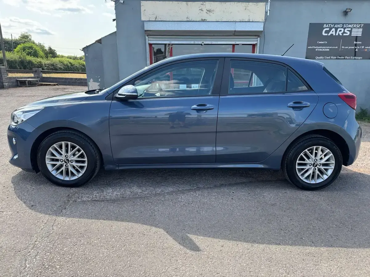 Used Kia Rio 98 HP (72 kW) 2017 Blue Hatchback