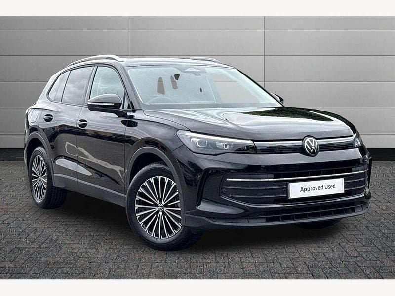 Black New 2025 VW Tiguan Match SUV | £35,050 (A bit pricey) - Image 1/3
