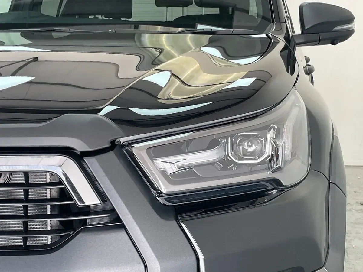 New Toyota HiLux 204 HP (150 kW) 2025 Black Pickup