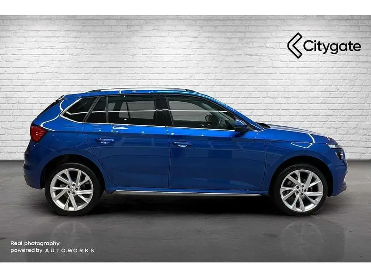 Used Skoda Kamiq SE L Executive 110 HP (80 kW) 2023 Race blue metallic SUV