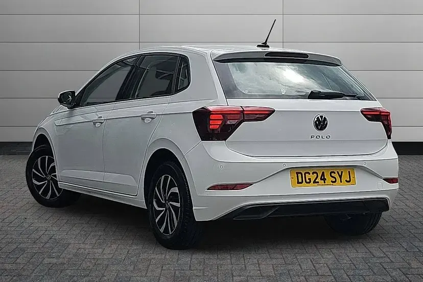Used VW Polo Life 79 HP (58 kW) 2024 White Hatchback