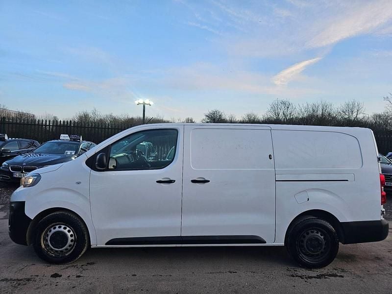 Used Peugeot Expert Premium 142 HP (104 kW) 2021 White Van