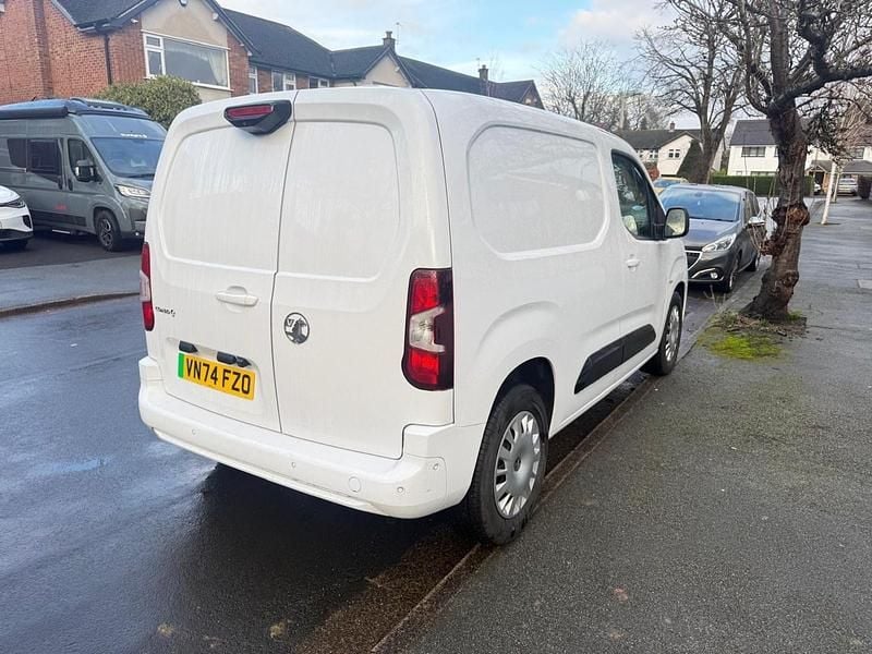 Used Vauxhall Combo 100 kW (136 HP) 2024 White MPV
