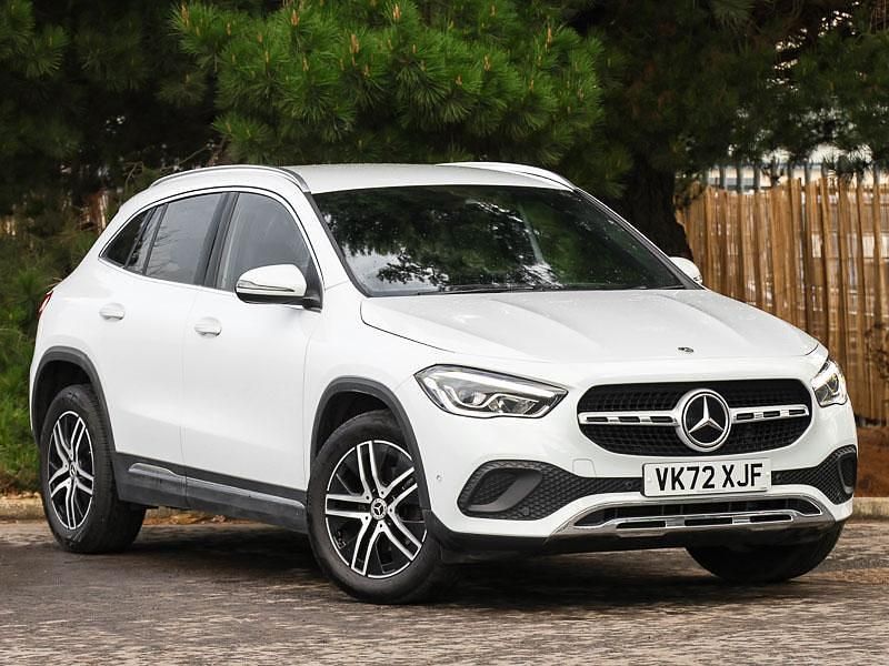 Used Mercedes GLA180 Executive 136 HP (100 kW) 2022 White SUV