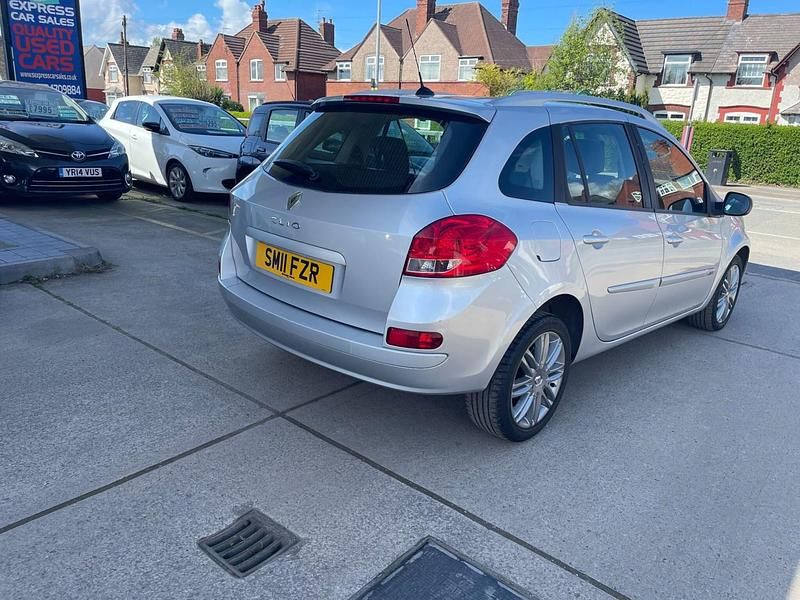 Used Renault Clio GrandTour Dynamique 2011 Silver Estate