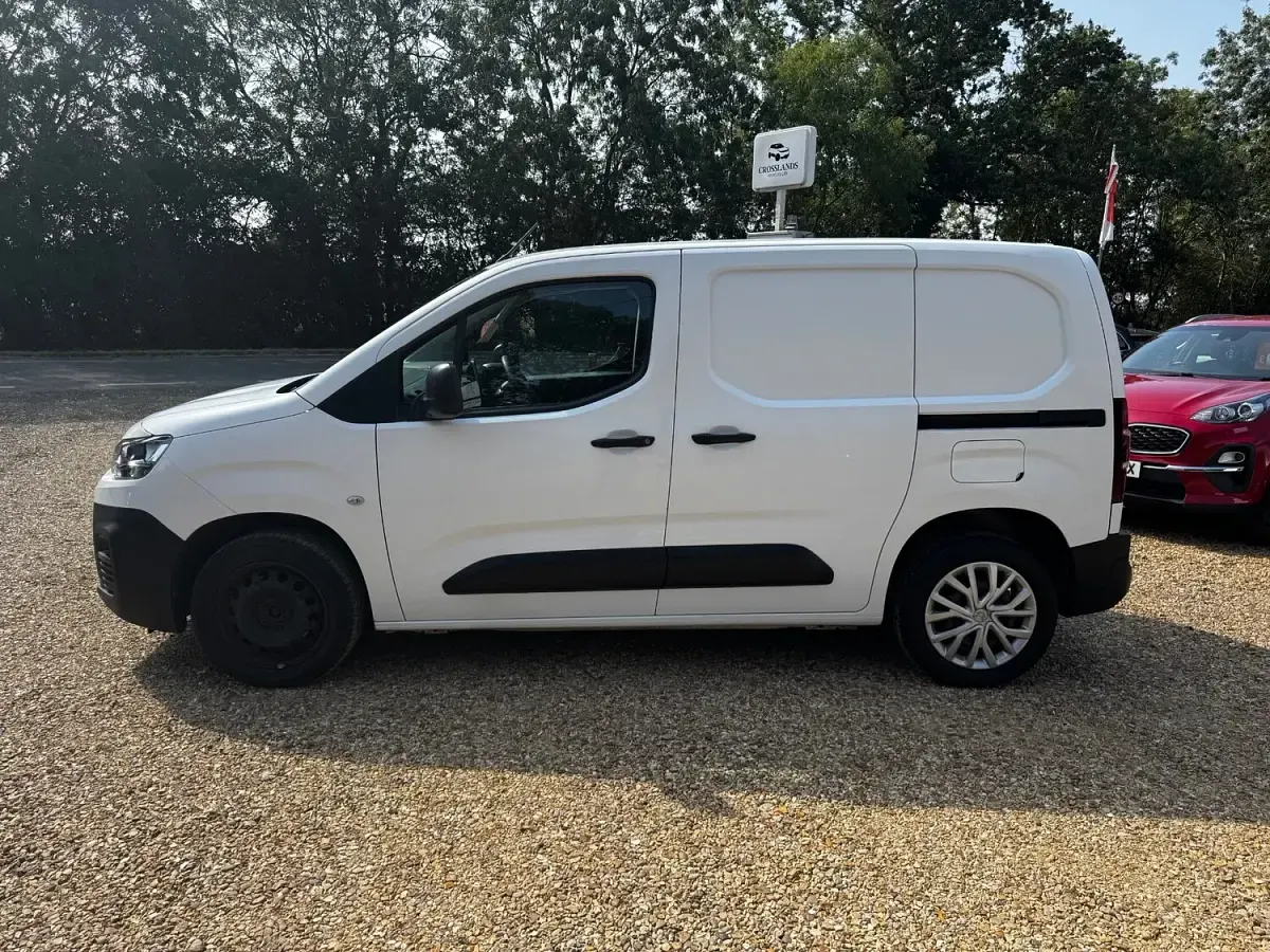 Used Citroën Berlingo 100 HP (73 kW) 2020 White MPV
