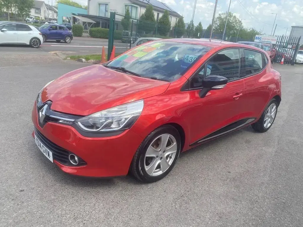 Used Renault Clio Dynamique 90 HP (66 kW) 2014 Red Hatchback