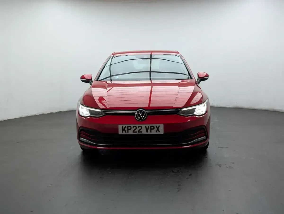 Second-hand VW Golf VIII Active 150 CP (110 kW) 2022 Roșu Hatchback