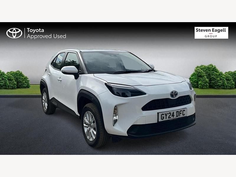 White Used 2024 Toyota Yaris Hybrid Hatchback | £21,334 (A bit pricey) - Image 1/3