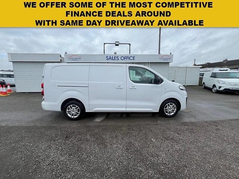 Used Vauxhall Vivaro Sportive 100 HP (73 kW) 2022 White MPV